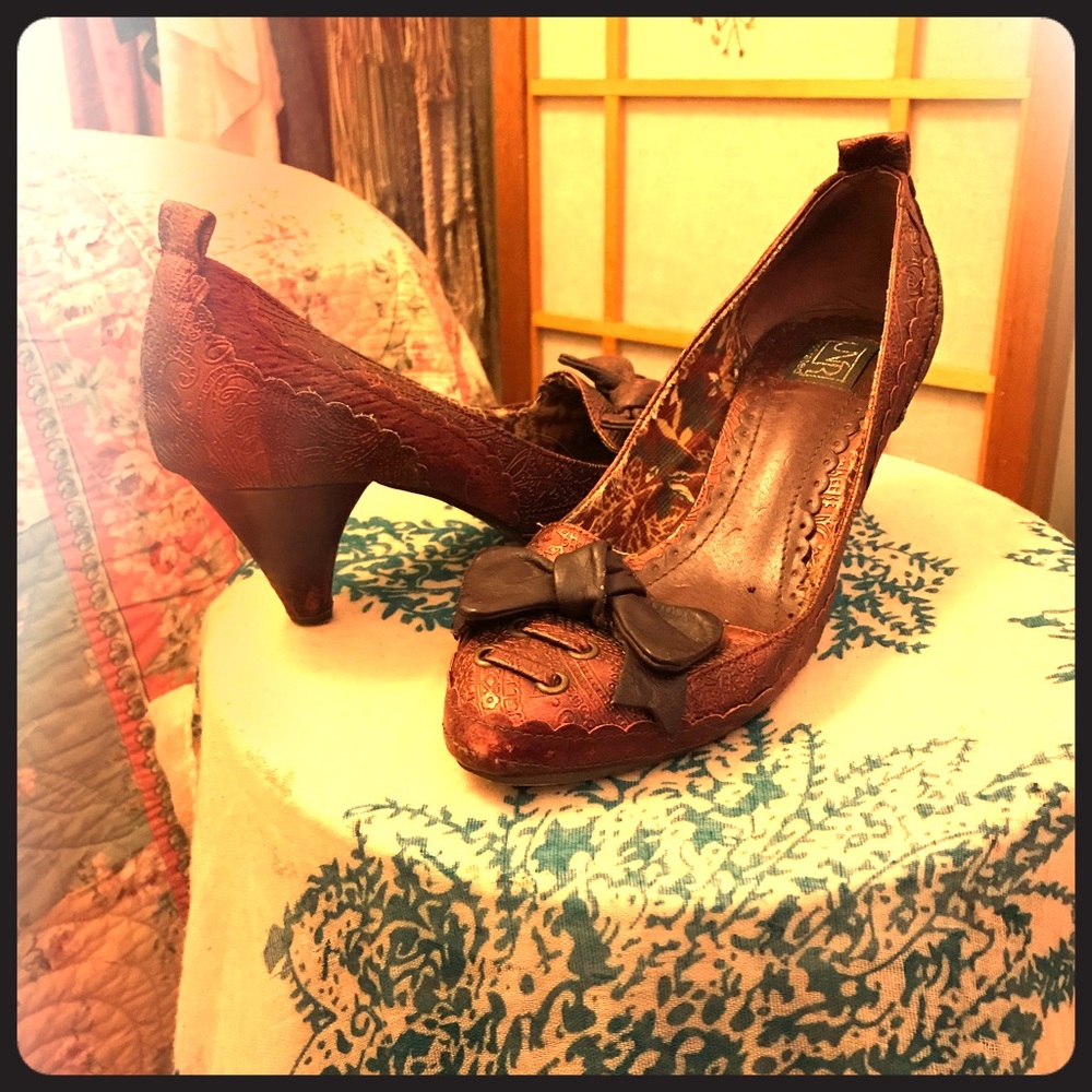 Cute burgundy heels